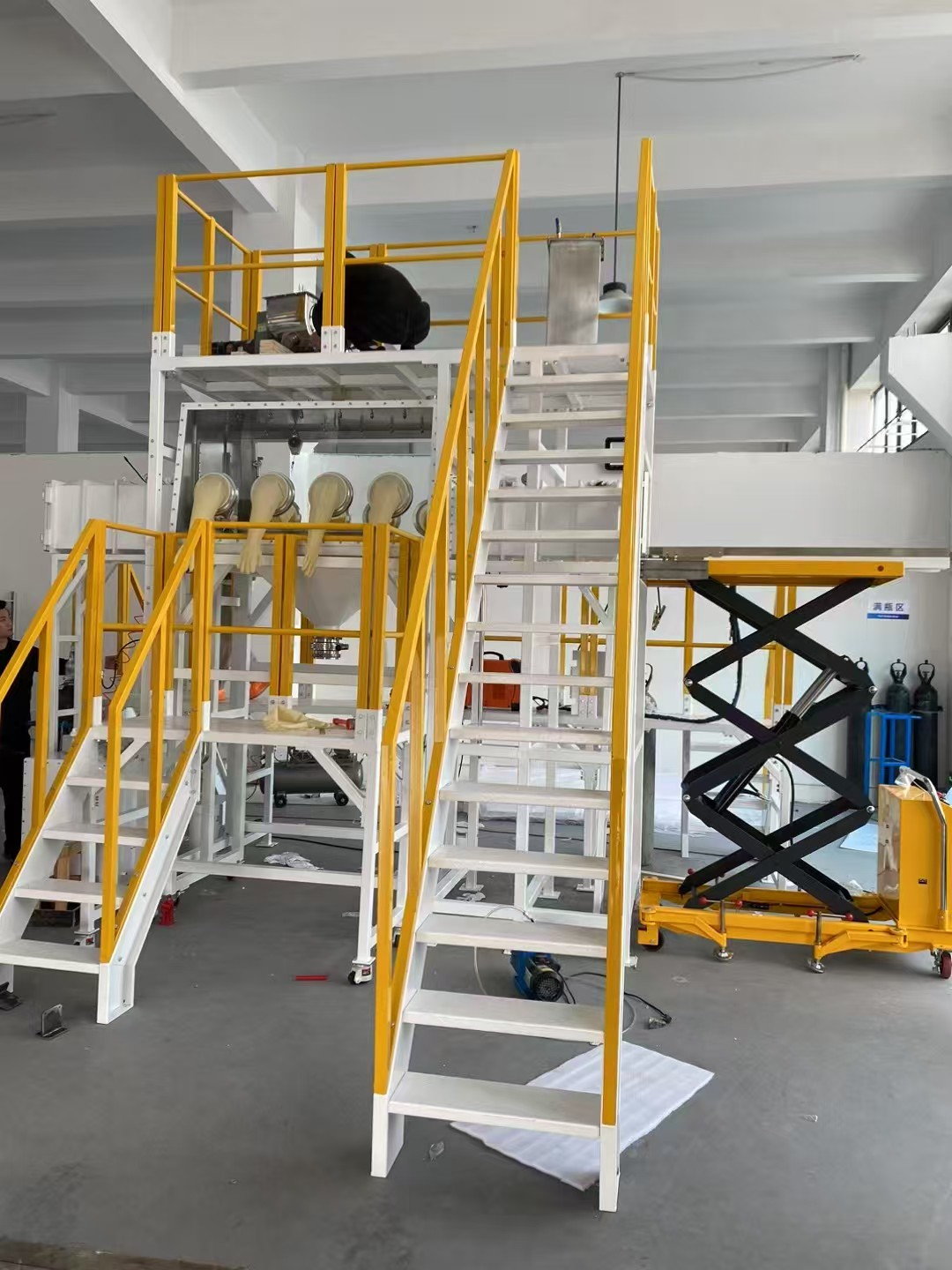 定制粉体投料手套箱